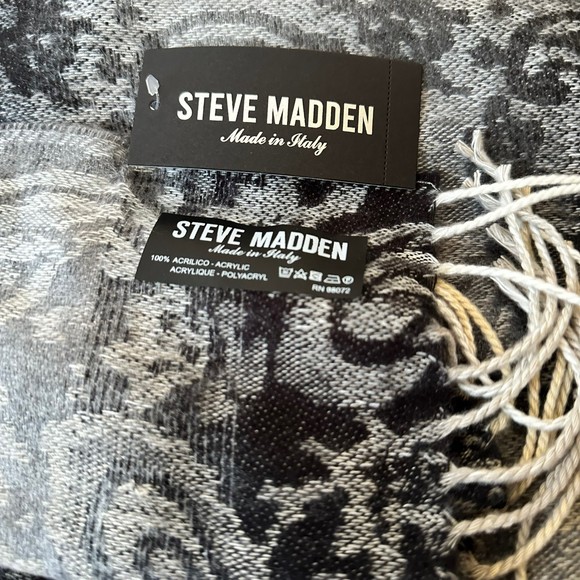 Steve Madden Gray Cream Black Ombre Paisley Scarf with Fringe NWT - Picture 4 of 6